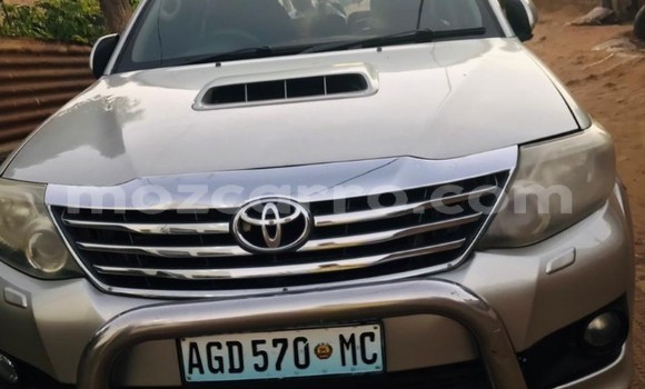 Tenga Tsaru Toyota Fortuner Beige Mota in Maputo in Maputo