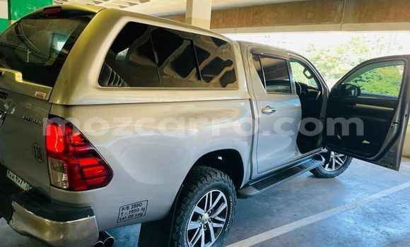 Nunua Ilio tumika Toyota Hilux Fedha Gari ndani ya Maputo nchini Maputo Nunua Ilio tumika Toyota Hilux Fedha Gari ndani ya Maputo nchini Maputo