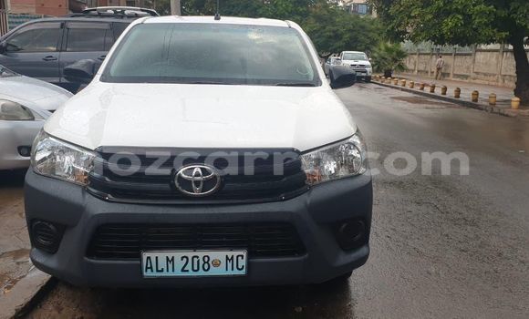 Nunua Ilio tumika Toyota Hilux Nyeupe Gari ndani ya Maputo nchini Maputo Nunua Ilio tumika Toyota Hilux Nyeupe Gari ndani ya Maputo nchini Maputo