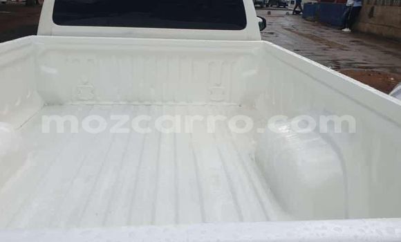 Nunua Ilio tumika Toyota Hilux Nyeupe Gari ndani ya Maputo nchini Maputo Nunua Ilio tumika Toyota Hilux Nyeupe Gari ndani ya Maputo nchini Maputo