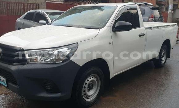 Nunua Ilio tumika Toyota Hilux Nyeupe Gari ndani ya Maputo nchini Maputo Nunua Ilio tumika Toyota Hilux Nyeupe Gari ndani ya Maputo nchini Maputo