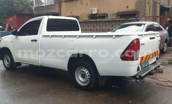 Nunua Ilio tumika Toyota Hilux Nyeupe Gari ndani ya Maputo nchini Maputo Nunua Ilio tumika Toyota Hilux Nyeupe Gari ndani ya Maputo nchini Maputo