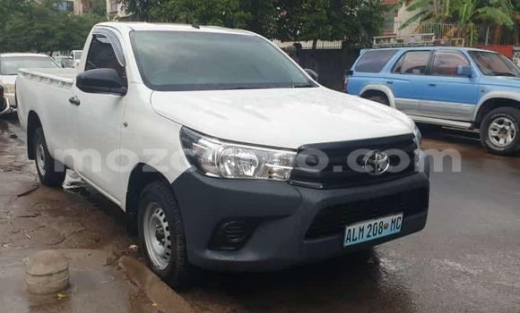Nunua Ilio tumika Toyota Hilux Nyeupe Gari ndani ya Maputo nchini Maputo Nunua Ilio tumika Toyota Hilux Nyeupe Gari ndani ya Maputo nchini Maputo