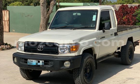 Buy Used Toyota Hilux White Car in Maputo in Maputo Buy Used Toyota Hilux White Car in Maputo in Maputo