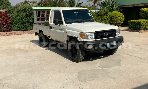 Buy Used Toyota Hilux White Car in Maputo in Maputo Buy Used Toyota Hilux White Car in Maputo in Maputo