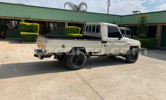 Buy Used Toyota Hilux White Car in Maputo in Maputo Buy Used Toyota Hilux White Car in Maputo in Maputo