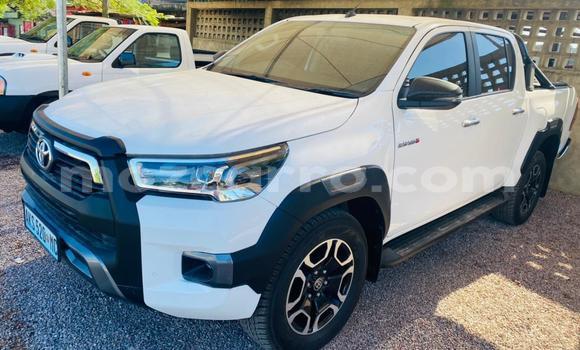 Comprar Usado Toyota Hilux Branco Carro em Maputo em Maputo