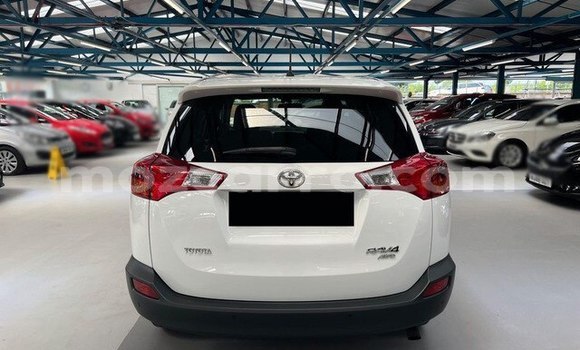 Comprar Usado Toyota RAV4 Branco Carro em Angoche em Nampula Comprar Usado Toyota RAV4 Branco Carro em Angoche em Nampula