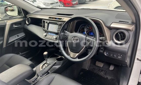 Comprar Usado Toyota RAV4 Branco Carro em Angoche em Nampula Comprar Usado Toyota RAV4 Branco Carro em Angoche em Nampula
