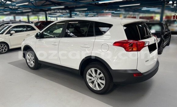Comprar Usado Toyota RAV4 Branco Carro em Angoche em Nampula Comprar Usado Toyota RAV4 Branco Carro em Angoche em Nampula