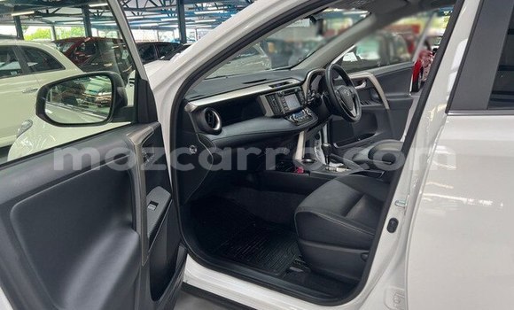 Comprar Usado Toyota RAV4 Branco Carro em Angoche em Nampula Comprar Usado Toyota RAV4 Branco Carro em Angoche em Nampula