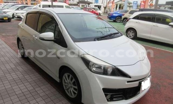 Comprar Usado Toyota Vitz Branco Carro em Inhambane em Inhambane Comprar Usado Toyota Vitz Branco Carro em Inhambane em Inhambane