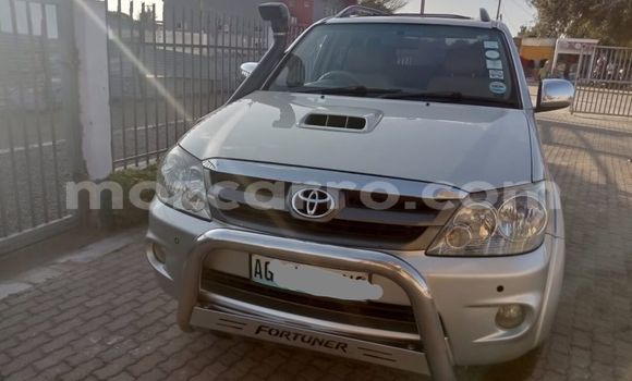 Comprar Usado Toyota Fortuner Castanho Carro em Maputo em Maputo