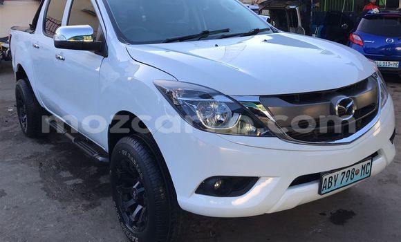 Comprar Usado Mazda BT-50 Branco Carro em Maputo em Maputo