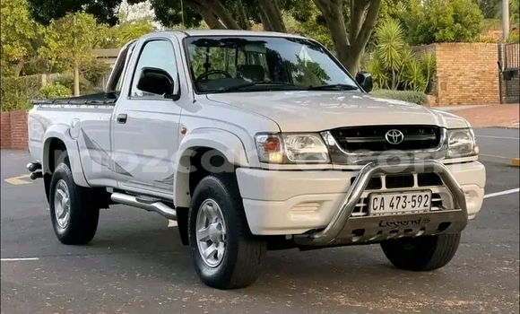 Comprar Usado Toyota Hilux Branco Carro em Maputo em Maputo