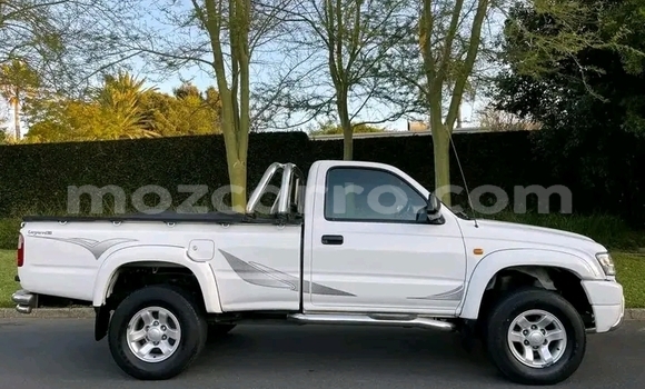 Nunua Ilio tumika Toyota Hilux Nyeupe Gari ndani ya Maputo nchini Maputo Nunua Ilio tumika Toyota Hilux Nyeupe Gari ndani ya Maputo nchini Maputo