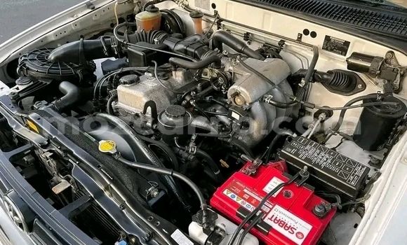 Nunua Ilio tumika Toyota Hilux Nyeupe Gari ndani ya Maputo nchini Maputo Nunua Ilio tumika Toyota Hilux Nyeupe Gari ndani ya Maputo nchini Maputo