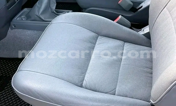 Nunua Ilio tumika Toyota Hilux Nyeupe Gari ndani ya Maputo nchini Maputo Nunua Ilio tumika Toyota Hilux Nyeupe Gari ndani ya Maputo nchini Maputo