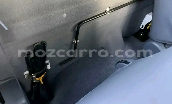 Nunua Ilio tumika Toyota Hilux Nyeupe Gari ndani ya Maputo nchini Maputo Nunua Ilio tumika Toyota Hilux Nyeupe Gari ndani ya Maputo nchini Maputo