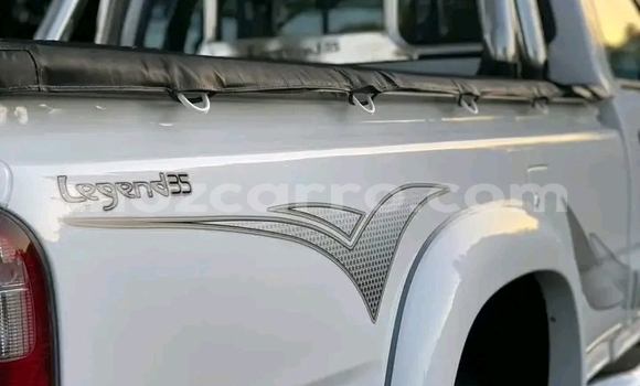 Nunua Ilio tumika Toyota Hilux Nyeupe Gari ndani ya Maputo nchini Maputo Nunua Ilio tumika Toyota Hilux Nyeupe Gari ndani ya Maputo nchini Maputo