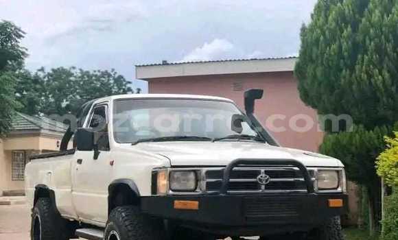 Nunua Ilio tumika Toyota Hilux Nyeupe Gari ndani ya Maputo nchini Maputo Nunua Ilio tumika Toyota Hilux Nyeupe Gari ndani ya Maputo nchini Maputo