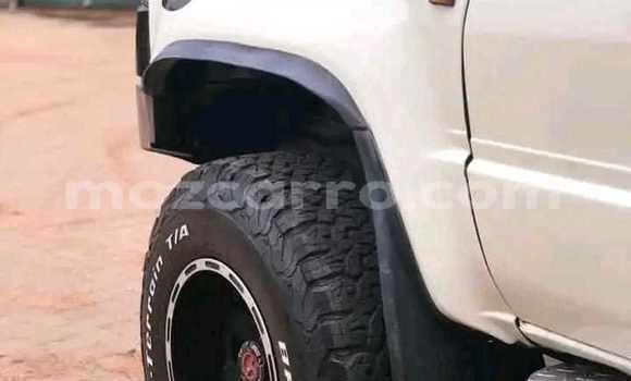 Nunua Ilio tumika Toyota Hilux Nyeupe Gari ndani ya Maputo nchini Maputo Nunua Ilio tumika Toyota Hilux Nyeupe Gari ndani ya Maputo nchini Maputo