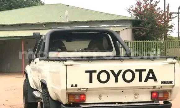 Nunua Ilio tumika Toyota Hilux Nyeupe Gari ndani ya Maputo nchini Maputo Nunua Ilio tumika Toyota Hilux Nyeupe Gari ndani ya Maputo nchini Maputo