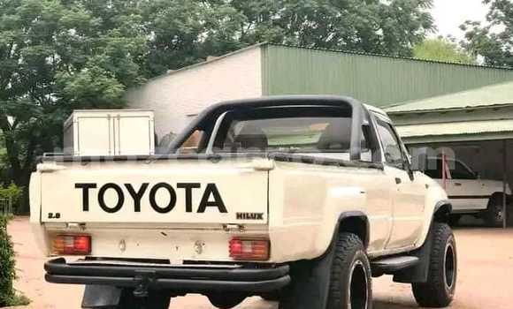Nunua Ilio tumika Toyota Hilux Nyeupe Gari ndani ya Maputo nchini Maputo Nunua Ilio tumika Toyota Hilux Nyeupe Gari ndani ya Maputo nchini Maputo
