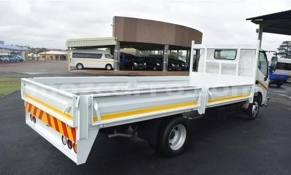 Comprar Usado Toyota Dyna Branco Caminhão em Maputo em Maputo Comprar Usado Toyota Dyna Branco Caminhão em Maputo em Maputo