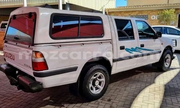 Nunua Ilio tumika Isuzu KB Nyeupe Gari ndani ya Maputo nchini Maputo Nunua Ilio tumika Isuzu KB Nyeupe Gari ndani ya Maputo nchini Maputo