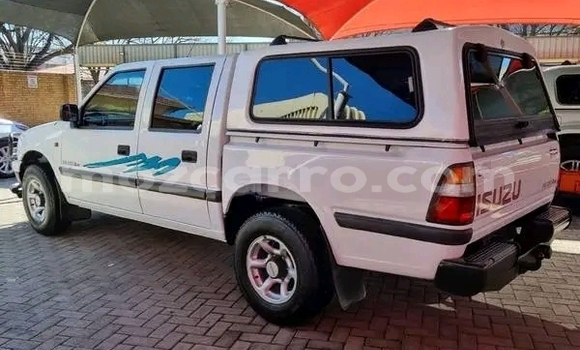 Nunua Ilio tumika Isuzu KB Nyeupe Gari ndani ya Maputo nchini Maputo Nunua Ilio tumika Isuzu KB Nyeupe Gari ndani ya Maputo nchini Maputo