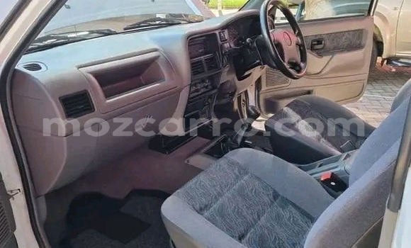 Nunua Ilio tumika Isuzu KB Nyeupe Gari ndani ya Maputo nchini Maputo Nunua Ilio tumika Isuzu KB Nyeupe Gari ndani ya Maputo nchini Maputo