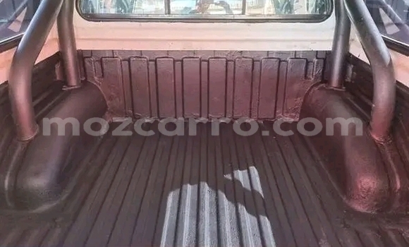 Nunua Ilio tumika Isuzu KB Nyeupe Gari ndani ya Maputo nchini Maputo Nunua Ilio tumika Isuzu KB Nyeupe Gari ndani ya Maputo nchini Maputo