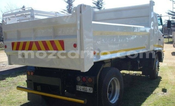 Buy Used Hino 300 Series White Truck in Maputo in Maputo Buy Used Hino 300 Series White Truck in Maputo in Maputo