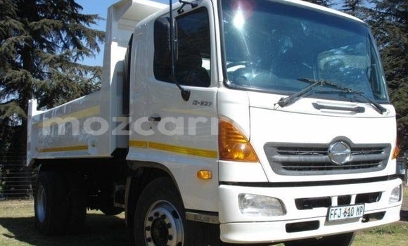 Buy Used Hino 300 Series White Truck in Maputo in Maputo Buy Used Hino 300 Series White Truck in Maputo in Maputo