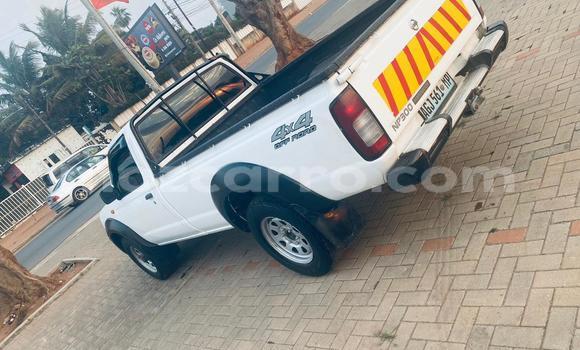 Nunua Ilio tumika Nissan Hardbody Nyeupe Gari ndani ya Maputo nchini Maputo