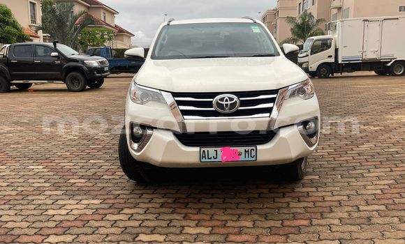 Nunua Ilio tumika Toyota Fortuner Nyeupe Gari ndani ya Maputo nchini Maputo