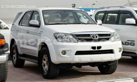 Nunua Imported Toyota Fortuner Nyeupe Gari ndani ya Import - Dubai nchini Cabo Delgado Nunua Imported Toyota Fortuner Nyeupe Gari ndani ya Import - Dubai nchini Cabo Delgado