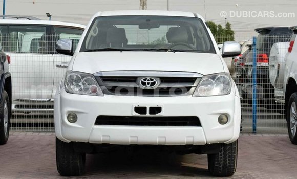 Nunua Imported Toyota Fortuner Nyeupe Gari ndani ya Import - Dubai nchini Cabo Delgado Nunua Imported Toyota Fortuner Nyeupe Gari ndani ya Import - Dubai nchini Cabo Delgado