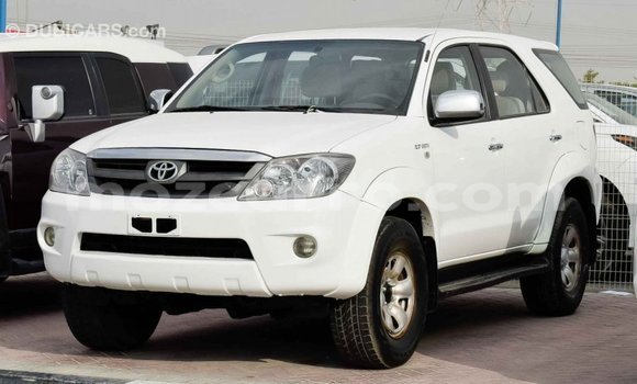 Nunua Imported Toyota Fortuner Nyeupe Gari ndani ya Import - Dubai nchini Cabo Delgado Nunua Imported Toyota Fortuner Nyeupe Gari ndani ya Import - Dubai nchini Cabo Delgado