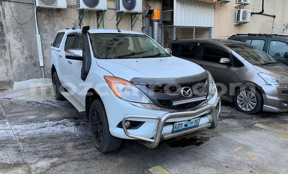 Comprar Usado Mazda BT-50 Branco Carro em Maputo em Maputo