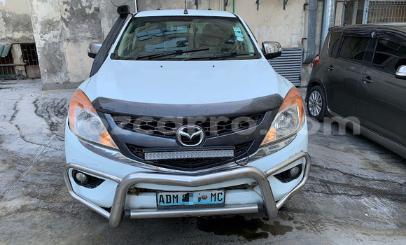 Comprar Usado Mazda BT-50 Branco Carro em Maputo em Maputo Comprar Usado Mazda BT-50 Branco Carro em Maputo em Maputo
