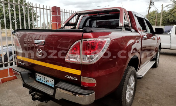 Comprar Usado Mazda BT-50 Vermelho Carro em Maputo em Maputo Comprar Usado Mazda BT-50 Vermelho Carro em Maputo em Maputo