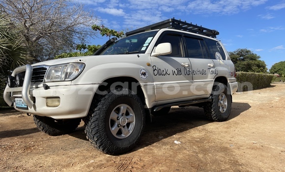 Comprar Usado Toyota Land Cruiser Branco Carro em Vilankulo em Inhambane Comprar Usado Toyota Land Cruiser Branco Carro em Vilankulo em Inhambane