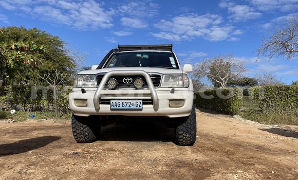 Comprar Usado Toyota Land Cruiser Branco Carro em Vilankulo em Inhambane Comprar Usado Toyota Land Cruiser Branco Carro em Vilankulo em Inhambane