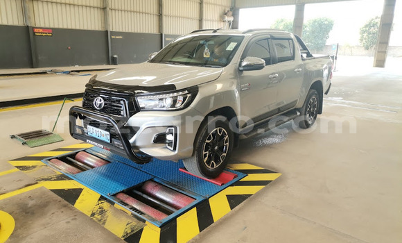 Buy Used Toyota Hilux Silver Car in Maputo in Maputo