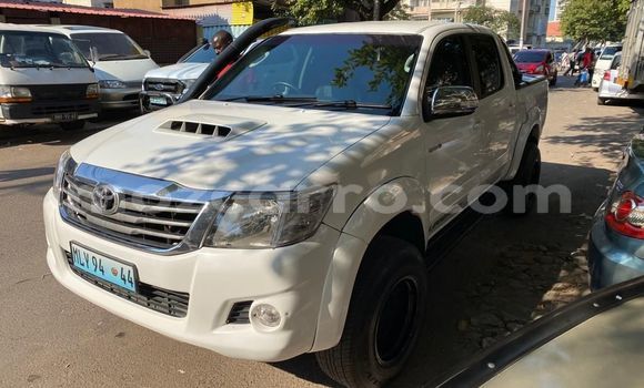 Nunua Ilio tumika Toyota Sera Nyeupe Gari ndani ya Maputo nchini Maputo