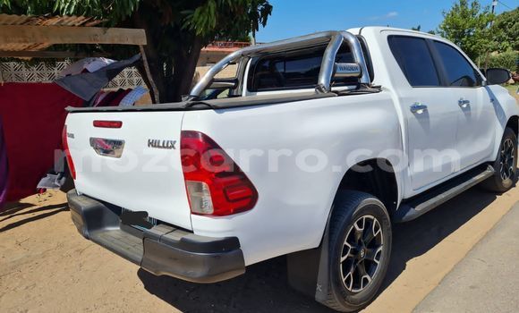 Comprar Usado Toyota Hiluxe Revo Branco Carro em Maputo em Maputo Comprar Usado Toyota Hiluxe Revo Branco Carro em Maputo em Maputo