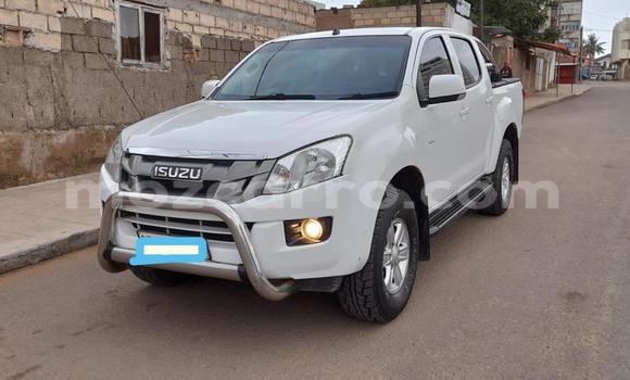 Buy Used Isuzu D-MAX White Car in Maputo in Maputo