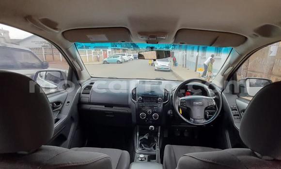 Comprar Usado Isuzu D-MAX Branco Carro em Maputo em Maputo Comprar Usado Isuzu D-MAX Branco Carro em Maputo em Maputo